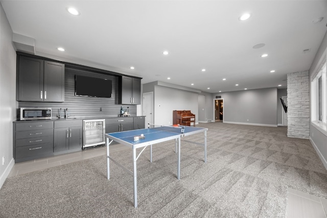 playroom with beverage cooler, baseboards, indoor wet bar, recessed lighting, and a sink
