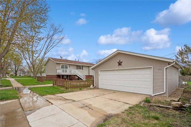 view of front of house with an outdoor structure, fence, a front yard, and a detached garage