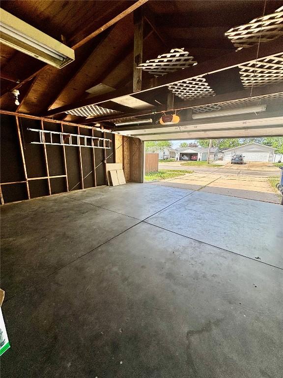 40 11th Ave, Hiawatha, IA 52233 - view of garage