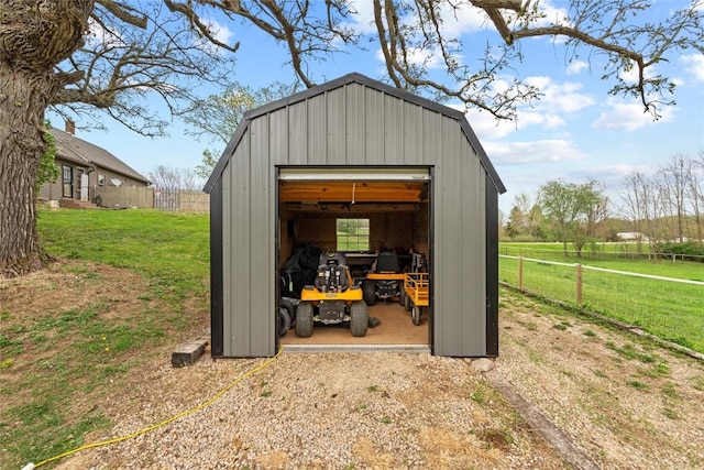 view of outdoor structure featuring fence and an outdoor structure