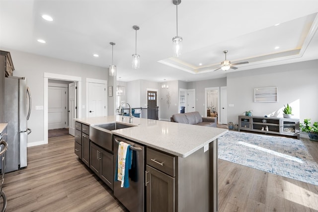 kitchen featuring a ceiling fan, appliances with stainless steel finishes, light wood-type flooring, a sink, and recessed lighting