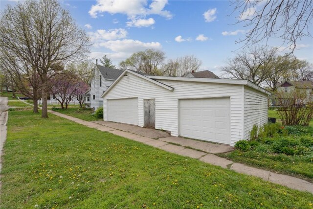 view of detached garage