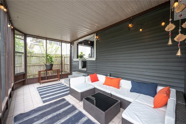 sunroom / solarium featuring an outdoor hangout area
