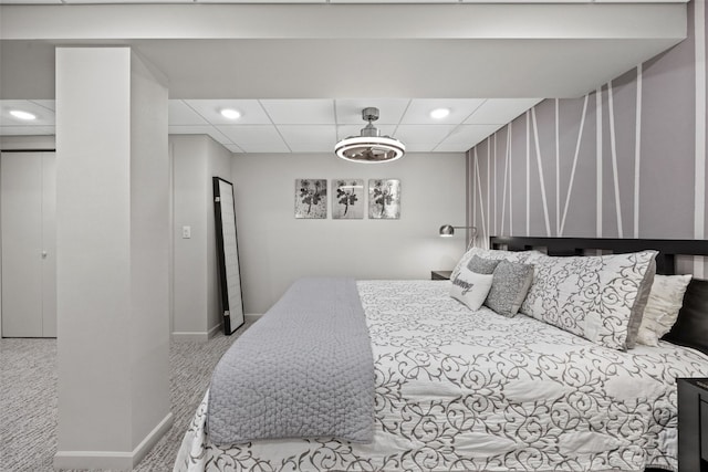 bedroom with baseboards, a drop ceiling, carpet flooring, and recessed lighting