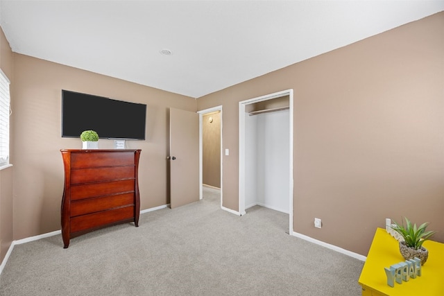 bedroom with baseboards, carpet, and a closet