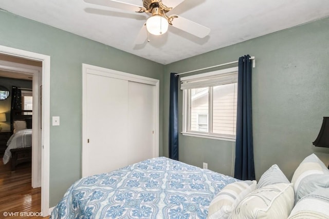 bedroom featuring a ceiling fan, wood finished floors, and a closet