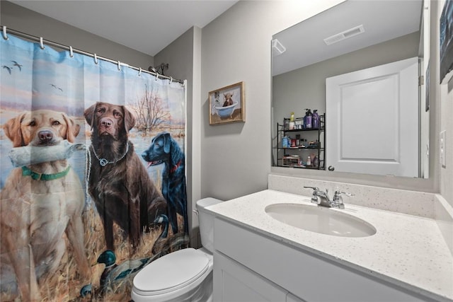 bathroom with toilet, vanity, visible vents, and curtained shower