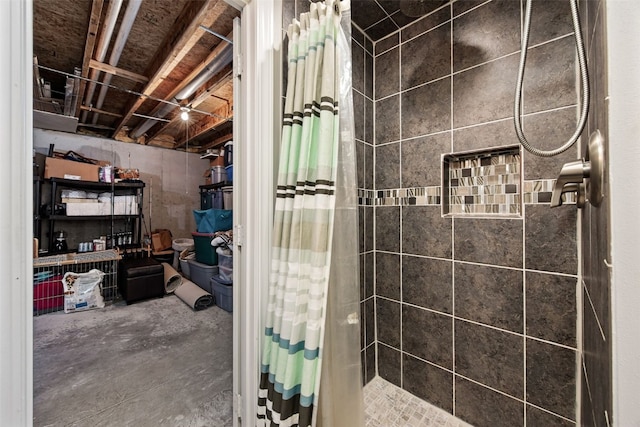 full bath with a tile shower and unfinished concrete flooring