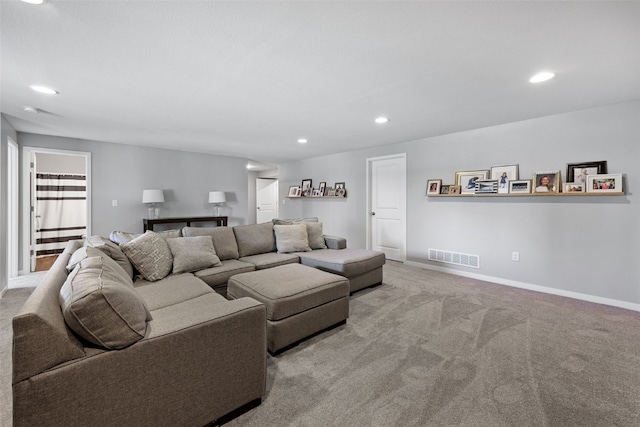 living area with baseboards, visible vents, recessed lighting, and carpet floors