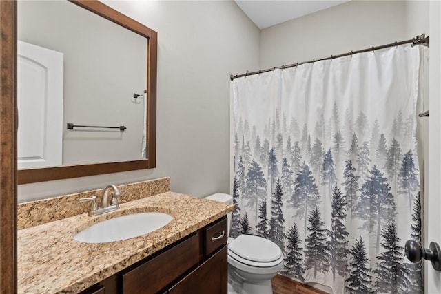 full bath with curtained shower, vanity, toilet, and wood finished floors