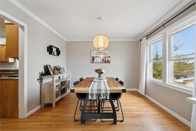 335 Parkland Dr SE, Cedar Rapids, IA 52403 - dining area featuring crown molding, baseboards, and light wood finished floors