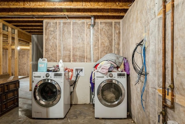 laundry area with washer / clothes dryer