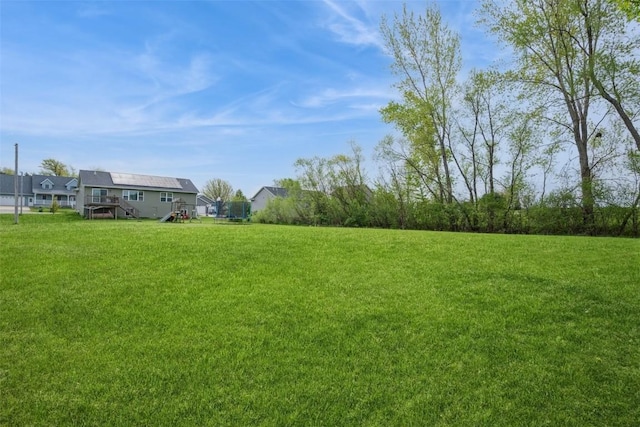 view of green lawn