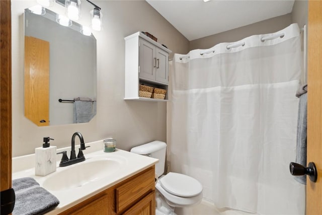 3110 Willowridge Rd Unit D, Marion, IA 52302 - full bathroom featuring toilet, vanity, and curtained shower