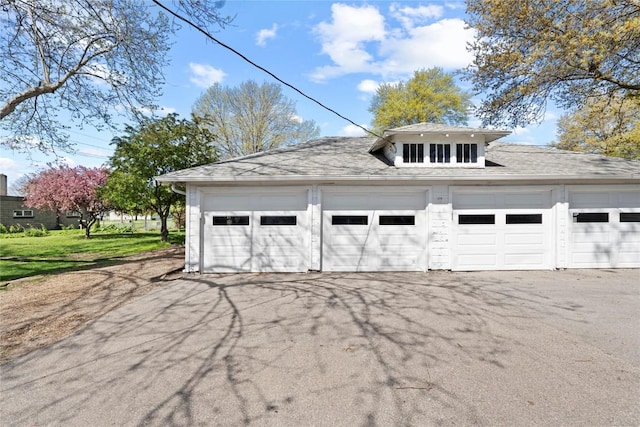view of detached garage