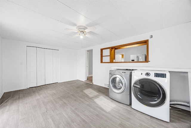 300 SW Palisades Rd, Mount Vernon, IA 52314 - laundry room with washing machine and clothes dryer, ceiling fan, and wood finished floors