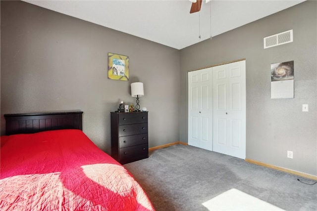 bedroom featuring carpet flooring, baseboards, a closet, and ceiling fan