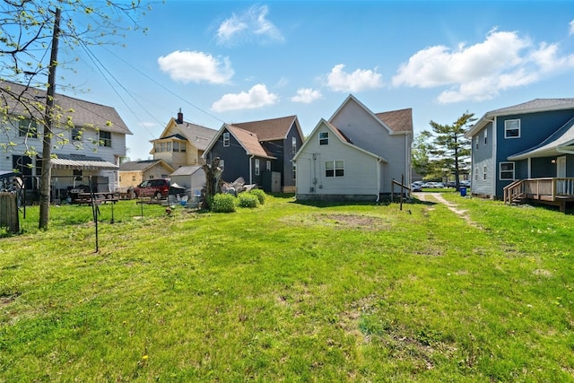 view of yard featuring a residential view