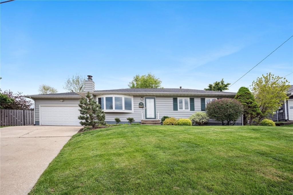 710 Grant Wood Dr SE, Cedar Rapids, IA 52403 - photo 1