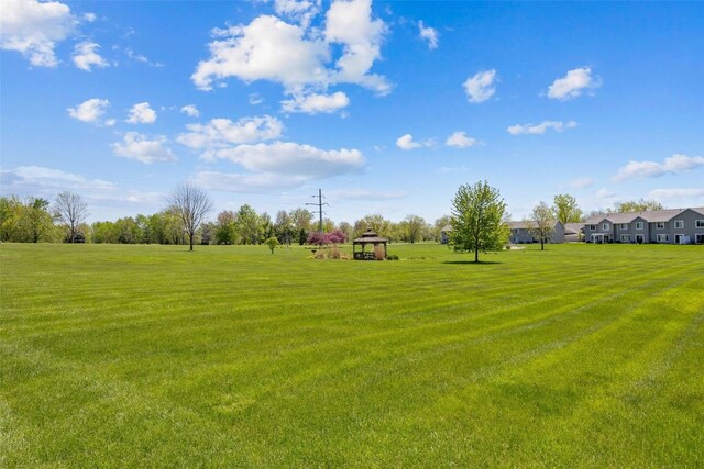 250 Cimarron Dr Unit 207, Hiawatha, IA 52233 - view of green lawn