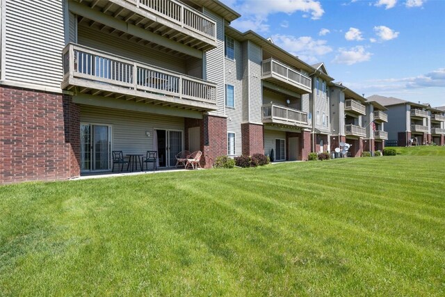 250 Cimarron Dr Unit 207, Hiawatha, IA 52233 - view of property with a residential view