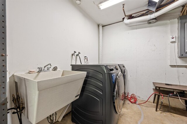 13 Woodland Hts, Iowa City, IA 52240 - clothes washing area with a sink and separate washer and dryer