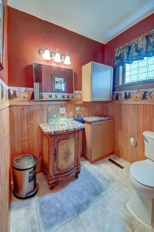 409 N Brewer St, Manchester, IA 52057 - photo 19