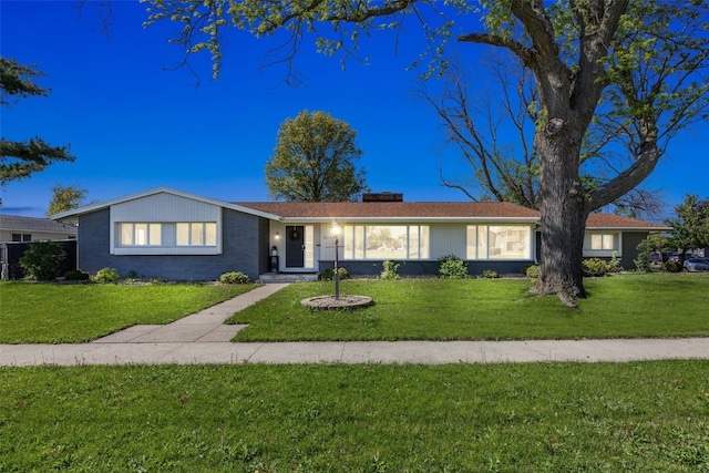 single story home featuring a front yard