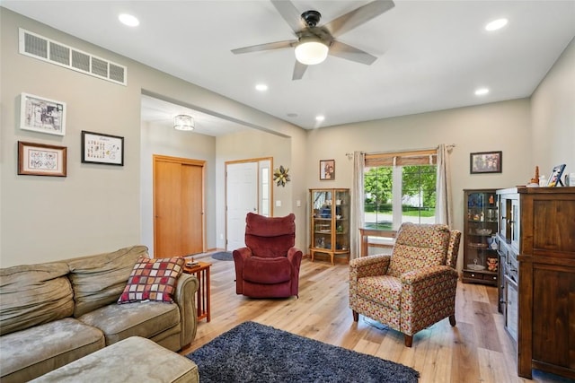 living area featuring ceiling fan, light wood-style floors, and recessed lighting