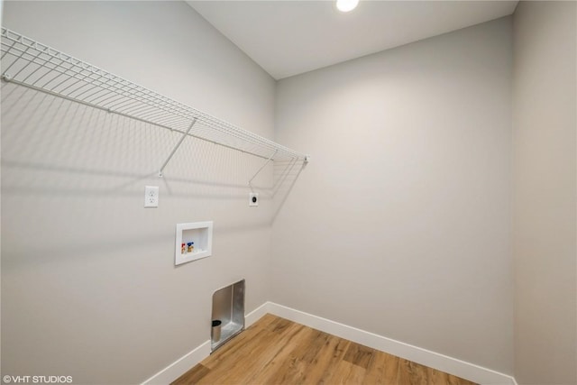 2740 Burns Dr, Marion, IA 52302 - laundry area featuring hookup for an electric dryer, baseboards, light wood-style flooring, washer hookup, and recessed lighting