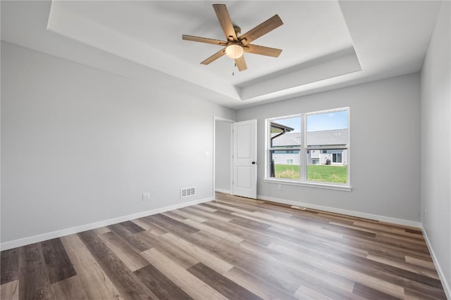 3850 Quail Trail Dr, Marion, IA 52302 - empty room with a tray ceiling, wood finished floors, baseboards, and ceiling fan
