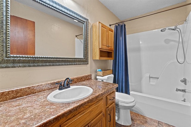 206 Hilltop Rd SW, Swisher, IA 52338 - bathroom with toilet, shower / tub combo, vanity, and a textured ceiling