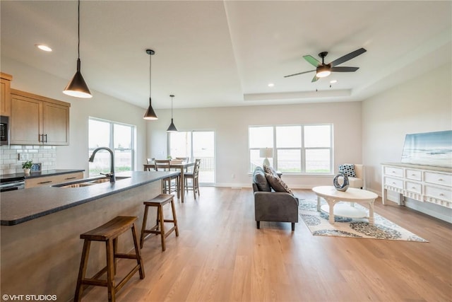 2559 Bluegrass St, Marion, IA 52302 - living area featuring light wood finished floors, ceiling fan, recessed lighting, and baseboards