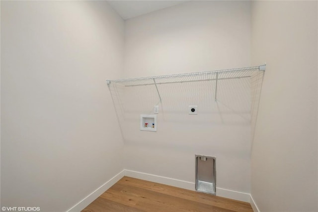 2559 Bluegrass St, Marion, IA 52302 - clothes washing area with hookup for an electric dryer, washer hookup, light wood-type flooring, and baseboards