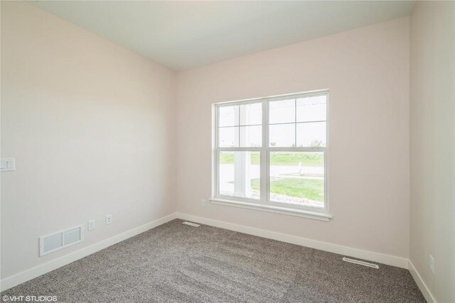 2559 Bluegrass St, Marion, IA 52302 - carpeted empty room featuring baseboards