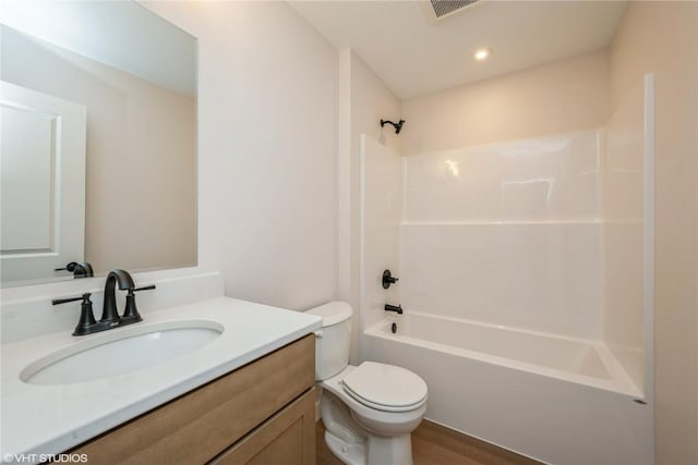 2559 Bluegrass St, Marion, IA 52302 - full bath featuring toilet, vanity, shower / bath combination, and wood finished floors