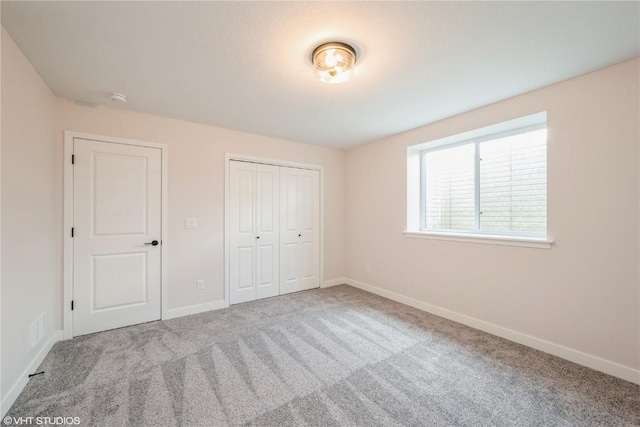 2559 Bluegrass St, Marion, IA 52302 - unfurnished bedroom with carpet, baseboards, and a closet
