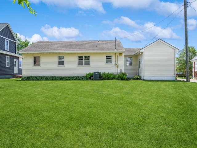 404 3rd St, Keystone, IA 52249 - rear view of property featuring central AC unit and a yard