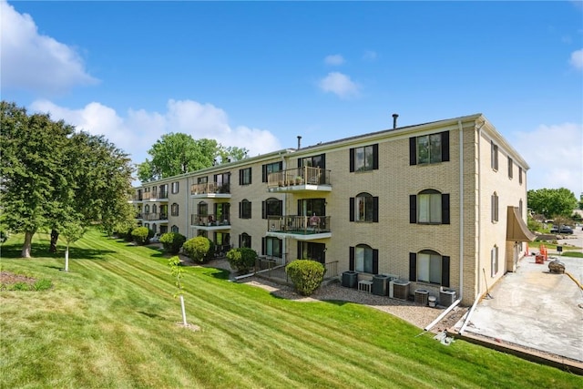2135 1st Ave SE Unit 215, Cedar Rapids, IA 52403 - view of building exterior with cooling unit