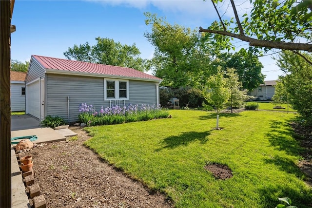 view of grassy yard with an outbuilding