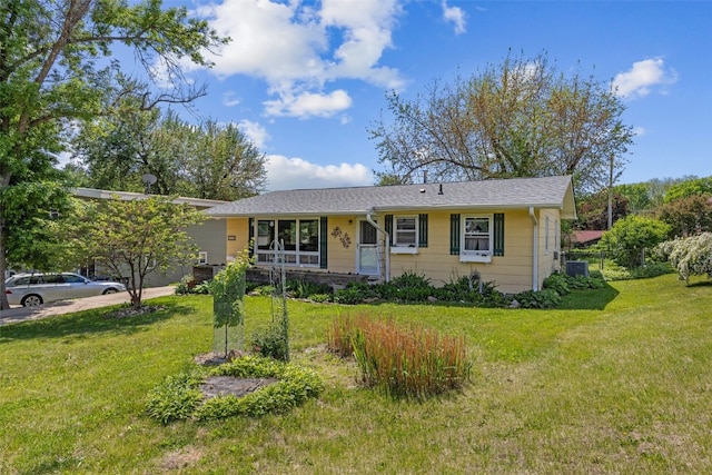 view of front of house with a front lawn