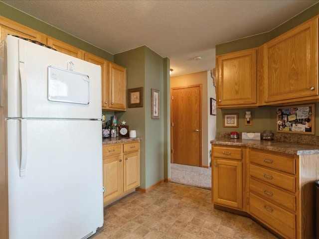 3626 Stoneview Cir SW, Cedar Rapids, IA 52404 - kitchen featuring freestanding refrigerator, baseboards, and a textured ceiling