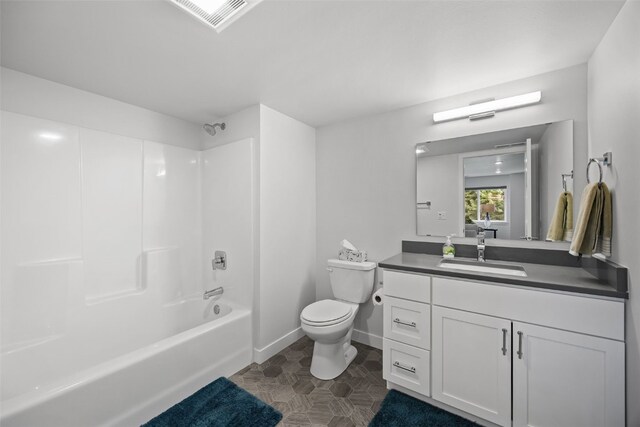 8 Pinnacle Ln, Tiffin, IA 52340 - full bath featuring toilet, shower / tub combination, vanity, and baseboards