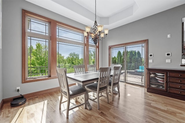 4355 Par Cir, Marion, IA 52302 - dining room featuring a chandelier, light wood-style flooring, baseboards, and a tray ceiling