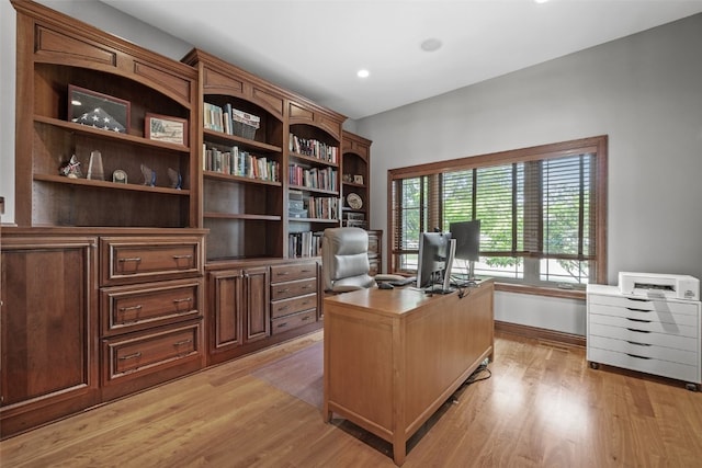 4355 Par Cir, Marion, IA 52302 - office area featuring light wood-style flooring, baseboards, and recessed lighting