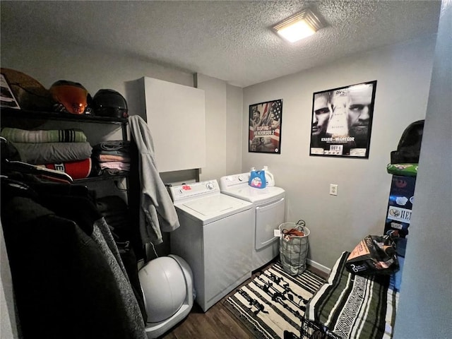 1213 11th St, Marion, IA 52302 - clothes washing area with independent washer and dryer, a textured ceiling, wood finished floors, and baseboards