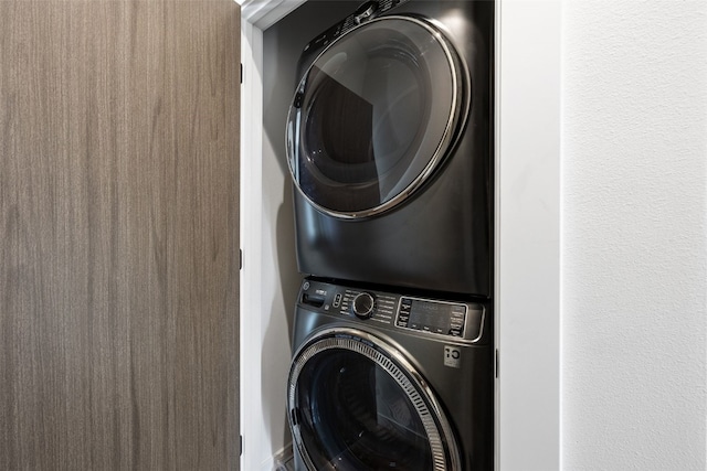 830 Newton Rd Unit 4, Iowa City, IA 52246 - laundry area with estacked washer and dryer