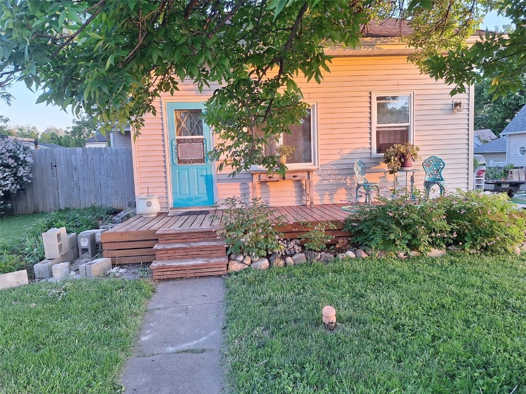 501 9th Ave, Marion, IA 52302 - property entrance with a wooden deck