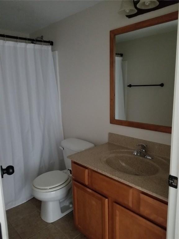 100 Granview Ct Unit 126, Iowa City, IA 52246 - full bath featuring tile patterned floors, vanity, and toilet