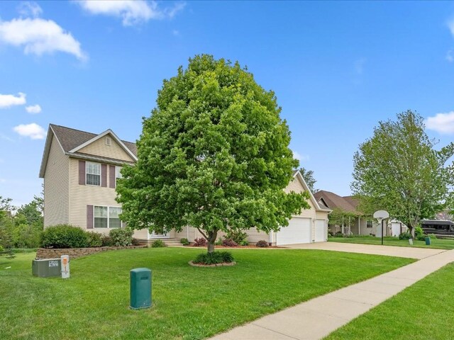 3010 Newcastle Rd, Marion, IA 52302 - view of front facade featuring driveway, a front yard, and an attached garage